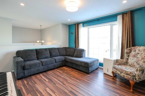 51 Ives Crescent, Red Deer, AB - Indoor Photo Showing Living Room