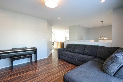 51 Ives Crescent, Red Deer, AB - Indoor Photo Showing Living Room