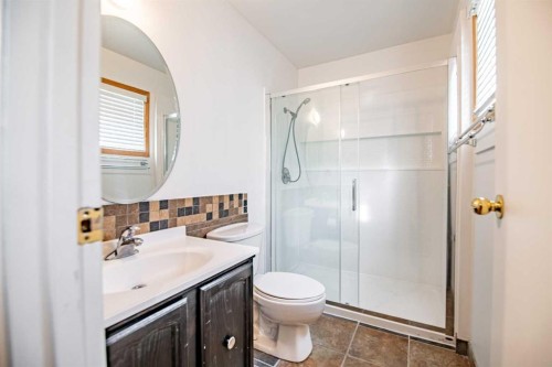93 Westview Drive, Sylvan Lake, AB - Indoor Photo Showing Bathroom