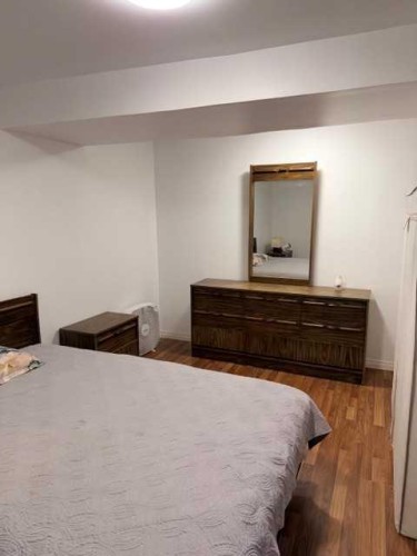 93 Westview Drive, Sylvan Lake, AB - Indoor Photo Showing Bedroom