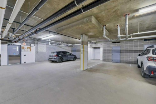 404-6 Michener Boulevard, Red Deer, AB - Indoor Photo Showing Garage