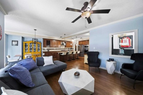 247 Kingston Way Se, Airdrie, AB - Indoor Photo Showing Living Room