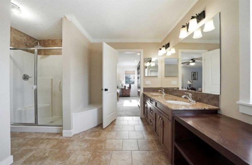 247 Kingston Way Se, Airdrie, AB - Indoor Photo Showing Bathroom