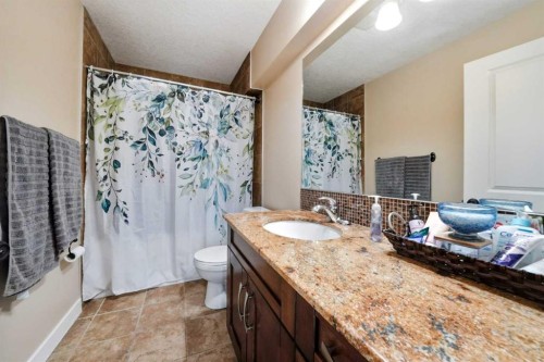 247 Kingston Way Se, Airdrie, AB - Indoor Photo Showing Bathroom