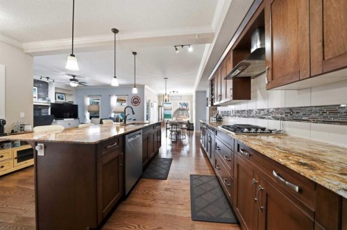 247 Kingston Way Se, Airdrie, AB - Indoor Photo Showing Kitchen With Upgraded Kitchen