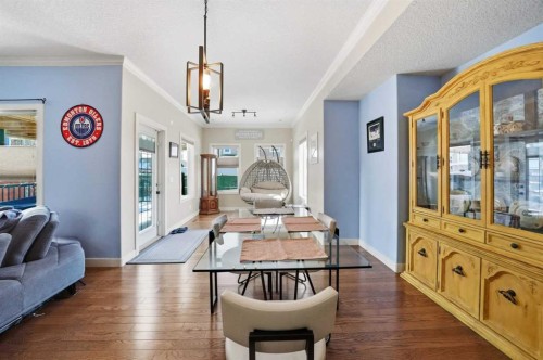 247 Kingston Way Se, Airdrie, AB - Indoor Photo Showing Living Room