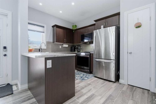 10 Adamson Avenue, Red Deer, AB - Indoor Photo Showing Kitchen