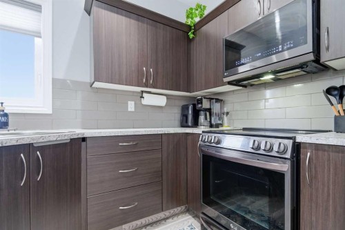 10 Adamson Avenue, Red Deer, AB - Indoor Photo Showing Kitchen