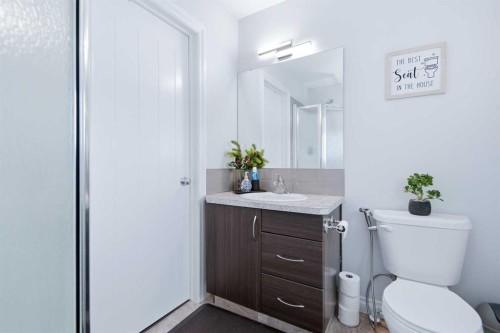 10 Adamson Avenue, Red Deer, AB - Indoor Photo Showing Bathroom