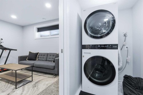 10 Adamson Avenue, Red Deer, AB - Indoor Photo Showing Laundry Room