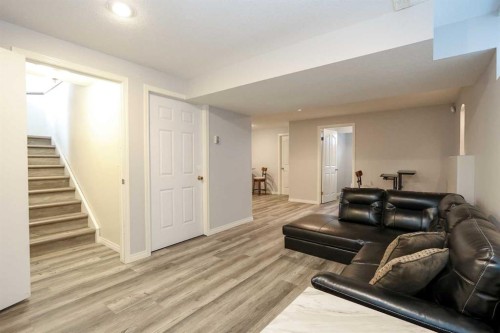 27 Falcon Crescent, Sylvan Lake, AB - Indoor