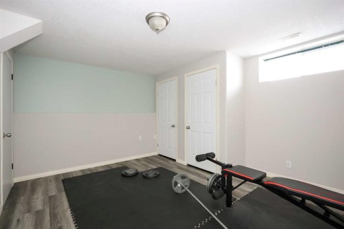 27 Falcon Crescent, Sylvan Lake, AB - Indoor Photo Showing Other Room