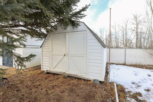 27 Falcon Crescent, Sylvan Lake, AB - Outdoor With Exterior