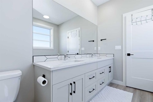 130 Mitchell Crescent, Blackfalds, AB - Indoor Photo Showing Bathroom