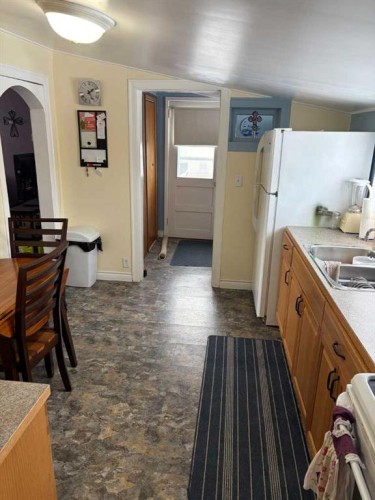 5218 50, Castor, AB - Indoor Photo Showing Kitchen With Double Sink