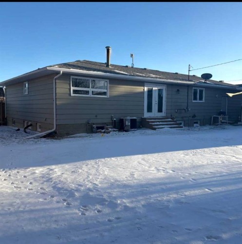 5110 51, Castor, AB - Outdoor