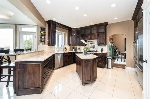 4300 Memorial Trail, Sylvan Lake, AB - Indoor Photo Showing Kitchen