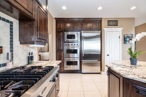 4300 Memorial Trail, Sylvan Lake, AB - Indoor Photo Showing Kitchen With Upgraded Kitchen