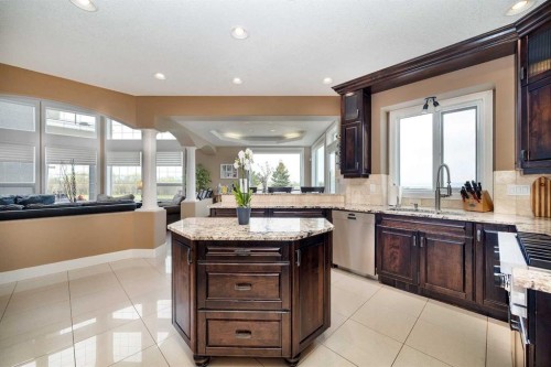 4300 Memorial Trail, Sylvan Lake, AB - Indoor Photo Showing Kitchen With Upgraded Kitchen