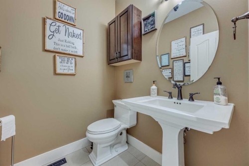 4300 Memorial Trail, Sylvan Lake, AB - Indoor Photo Showing Bathroom