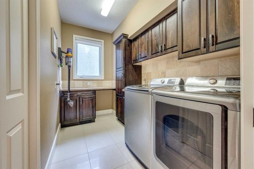 4300 Memorial Trail, Sylvan Lake, AB - Indoor Photo Showing Laundry Room