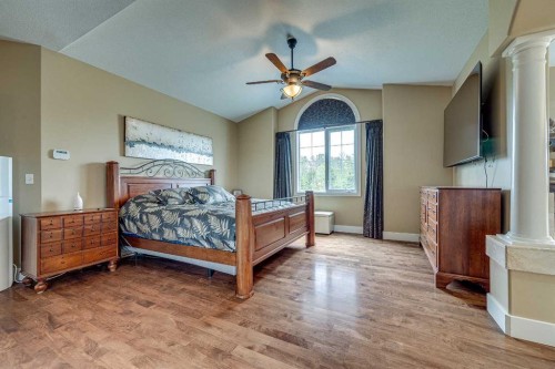 4300 Memorial Trail, Sylvan Lake, AB - Indoor Photo Showing Bedroom