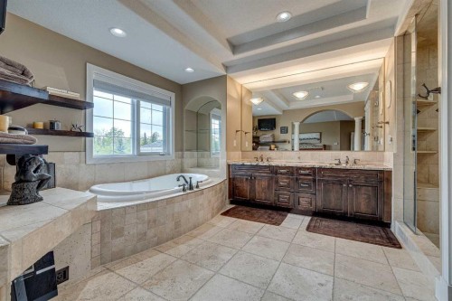 4300 Memorial Trail, Sylvan Lake, AB - Indoor Photo Showing Bathroom