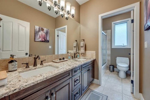 4300 Memorial Trail, Sylvan Lake, AB - Indoor Photo Showing Bathroom
