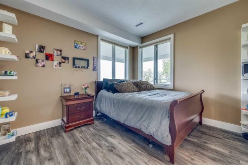 4300 Memorial Trail, Sylvan Lake, AB - Indoor Photo Showing Bedroom