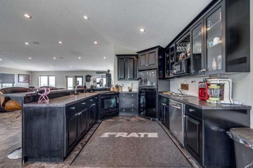 4300 Memorial Trail, Sylvan Lake, AB - Indoor Photo Showing Kitchen