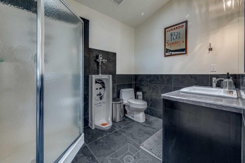 4300 Memorial Trail, Sylvan Lake, AB - Indoor Photo Showing Bathroom
