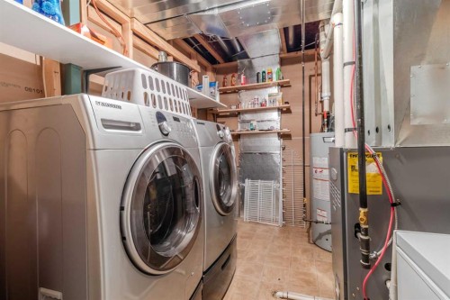 22 Morton Close, Penhold, AB - Indoor Photo Showing Laundry Room
