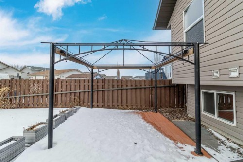 22 Morton Close, Penhold, AB - Outdoor