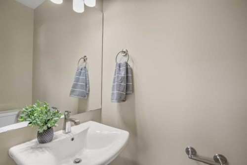 206-148 Vanier Drive, Red Deer, AB - Indoor Photo Showing Bathroom