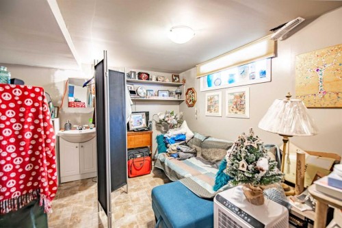 5111 47 Avenue, Sylvan Lake, AB - Indoor