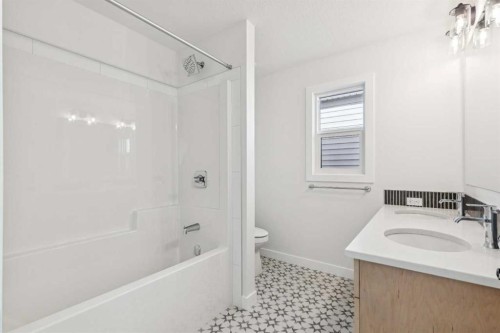 571 Buffaloberry Manor Se, Calgary, AB - Indoor Photo Showing Bathroom