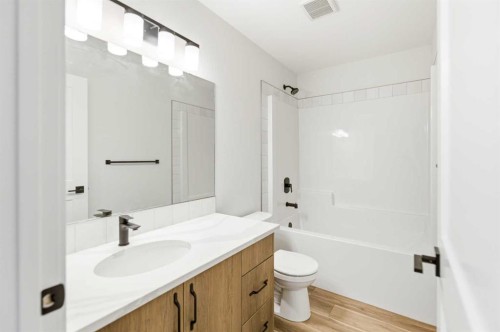 14 Vista Close, Blackfalds, AB - Indoor Photo Showing Bathroom