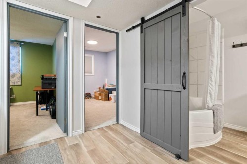 #4-4118 60 Street, Camrose, AB - Indoor