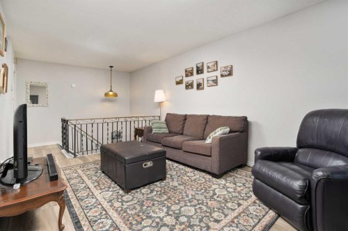 #4-4118 60 Street, Camrose, AB - Indoor Photo Showing Living Room