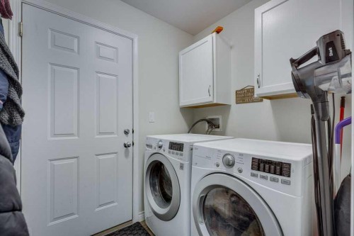 224 Iverson Close, Red Deer, AB - Indoor Photo Showing Laundry Room