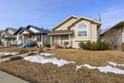 60 Fenwood Close  Sylvan Lake, AB T4S 2K4