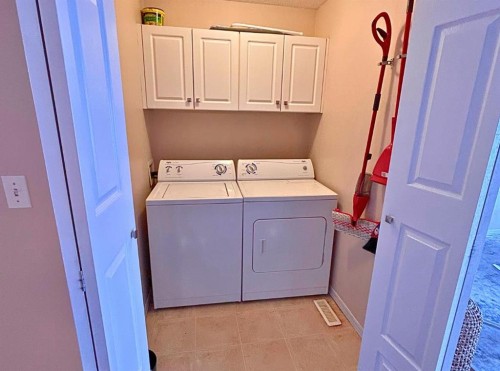 15 Kendrew Drive, Red Deer, AB - Indoor Photo Showing Laundry Room