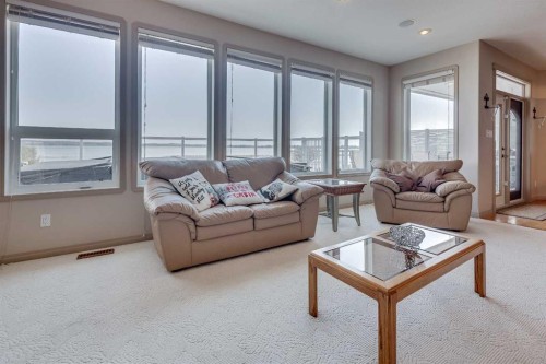 384 Marina Bay Place, Sylvan Lake, AB - Indoor Photo Showing Living Room