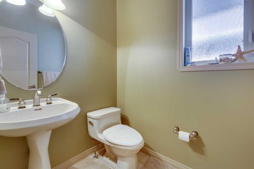 384 Marina Bay Place, Sylvan Lake, AB - Indoor Photo Showing Bathroom