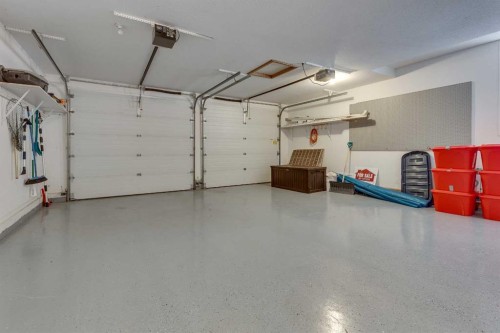 384 Marina Bay Place, Sylvan Lake, AB - Indoor Photo Showing Garage