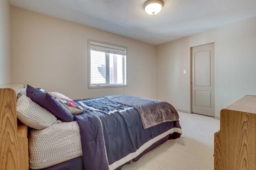 384 Marina Bay Place, Sylvan Lake, AB - Indoor Photo Showing Bedroom