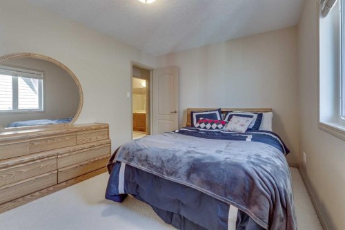 384 Marina Bay Place, Sylvan Lake, AB - Indoor Photo Showing Bedroom