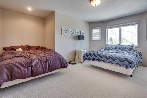 384 Marina Bay Place, Sylvan Lake, AB - Indoor Photo Showing Bedroom