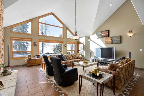 248 Lakeshore Drive, Grandview, AB - Indoor Photo Showing Living Room