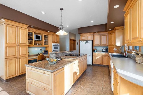 248 Lakeshore Drive, Grandview, AB - Indoor Photo Showing Kitchen